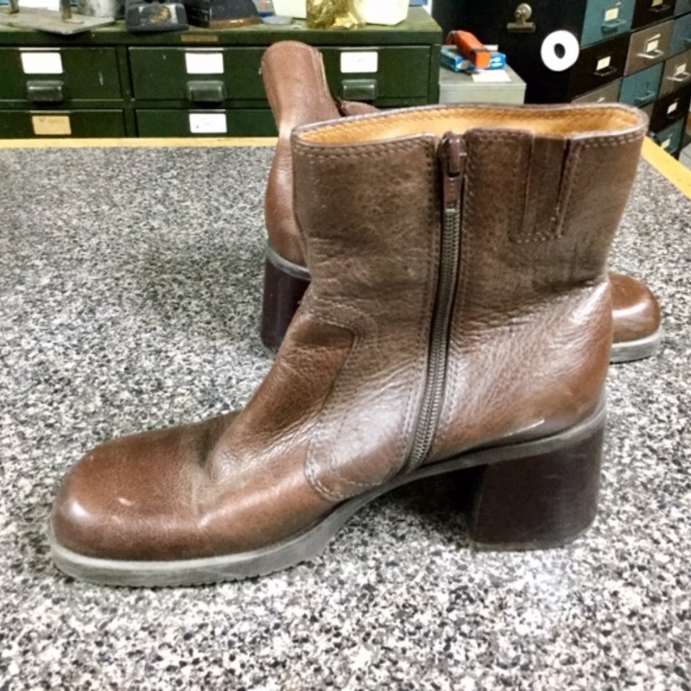 Leather brown ankle boot
